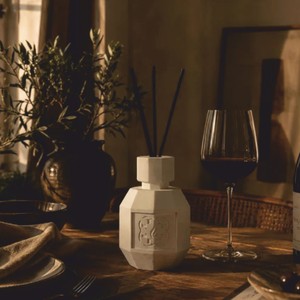 Casa Padrino Luxus Duftdiffusor Weiß - Handgefertigter Duftspender in Marmoroptik - Luxus Deko Accessoires