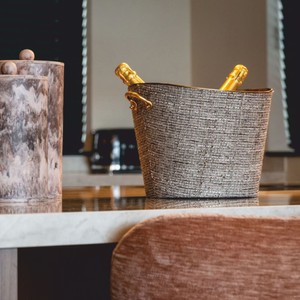 Casa Padrino Luxus Champagnerkühler Beige / Messing 37 cm - Luxus Weinkühler - Gastronomie Accessoires - Hotel Accessoires - Luxus Accessoires