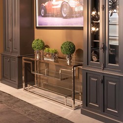 Casa Padrino Console de Luxe Argent 150 x 40 x H. 75 cm - Table Console en Métal avec Plateau en Verre - Meubles de Salon de Luxe Casa Padrino Console de Luxe Argent 150 x 40 x H. 75 cm - Table Console en Métal avec Plateau en Verre - Meubles de Salon de Luxe