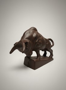 Casa Padrino Decorative Figure Bull Cast Iron Rust Brown H. 20 cm - Charging Bull on Base Casa Padrino Decorative Figure Bull Cast Iron Rust Brown H. 20 cm - Charging Bull on Base