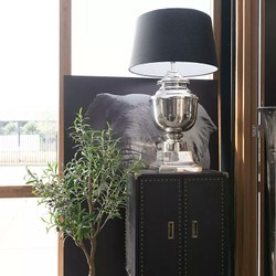 Luxus Tischleuchte Silber mit Aluminium Pokalfuss und schwarzem Lampenschirm 66 cm