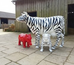 Casa Padrino scultura decorativa di lusso Kuh Zebra A. 150 cm - Enorme scultura da giardino - Scultura a grandezza naturale - Scultura decorativa XXL Casa Padrino scultura decorativa di lusso Kuh Zebra A. 150 cm - Enorme scultura da giardino - Scultura a grandezza naturale - Scultura decorativa XXL