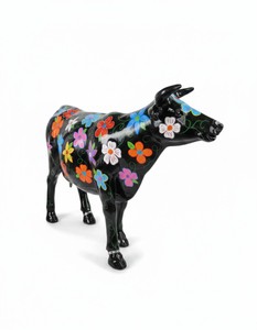 Casa Padrino scultura decorativa di lusso Kuh Schwarz Bunte Blumen A. 155 cm - Enorme scultura da giardino - Scultura a grandezza naturale - Scultura decorativa XXL Casa Padrino scultura decorativa di lusso Kuh Schwarz Bunte Blumen A. 155 cm - Enorme scultura da giardino - Scultura a grandezza naturale - Scultura decorativa XXL