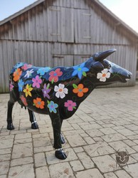 Casa Padrino sculpture décorative de luxe Kuh Schwarz Bunte Blumen H. 155 cm - Immense sculpture de jardin - Sculpture grandeur nature - Sculpture décorative XXL