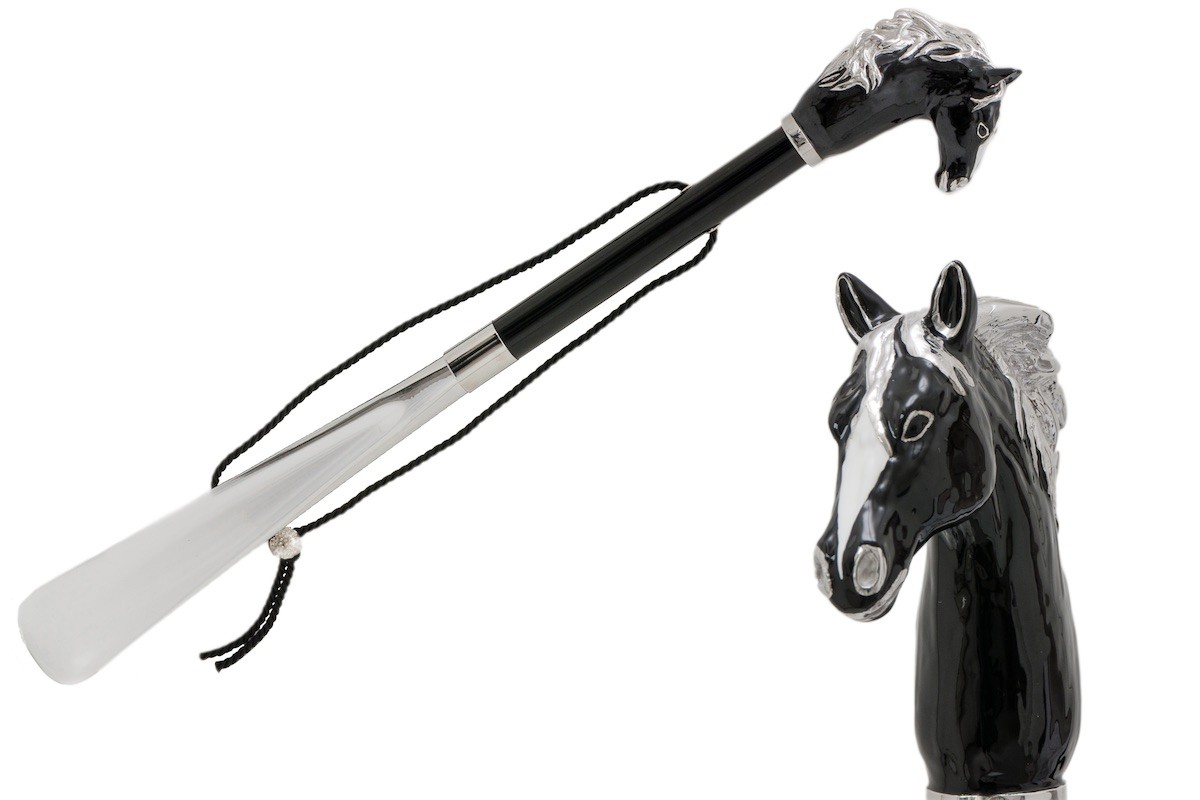 Casa Padrino Calzador de Lujo con Caballo Negro - Mango de Madera de Haya, Pala de ABS, Empuñadura de Latón Esmaltado - 50 cm Casa Padrino Calzador de Lujo con Caballo Negro - Mango de Madera de Haya, Pala de ABS, Empuñadura de Latón Esmaltado - 50 cm