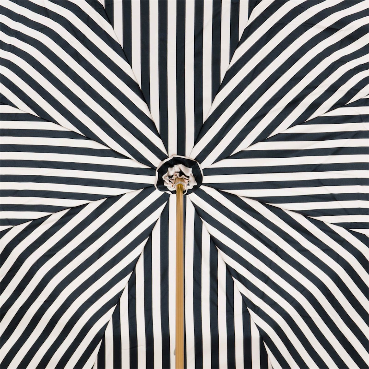 Casa Padrino Paraguas de lujo para mujer en marfil con rayas negras, apertura manual, mango de acetato, 93cm x 102cm Casa Padrino Paraguas de lujo para mujer en marfil con rayas negras, apertura manual, mango de acetato, 93cm x 102cm