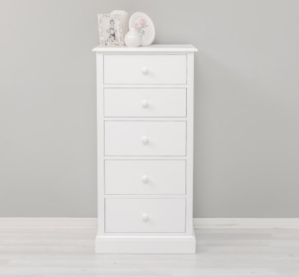 Casa Padrino Commode style campagne blanc avec 5 tiroirs, 61 x 38 x 123 cm Casa Padrino Commode style campagne blanc avec 5 tiroirs, 61 x 38 x 123 cm