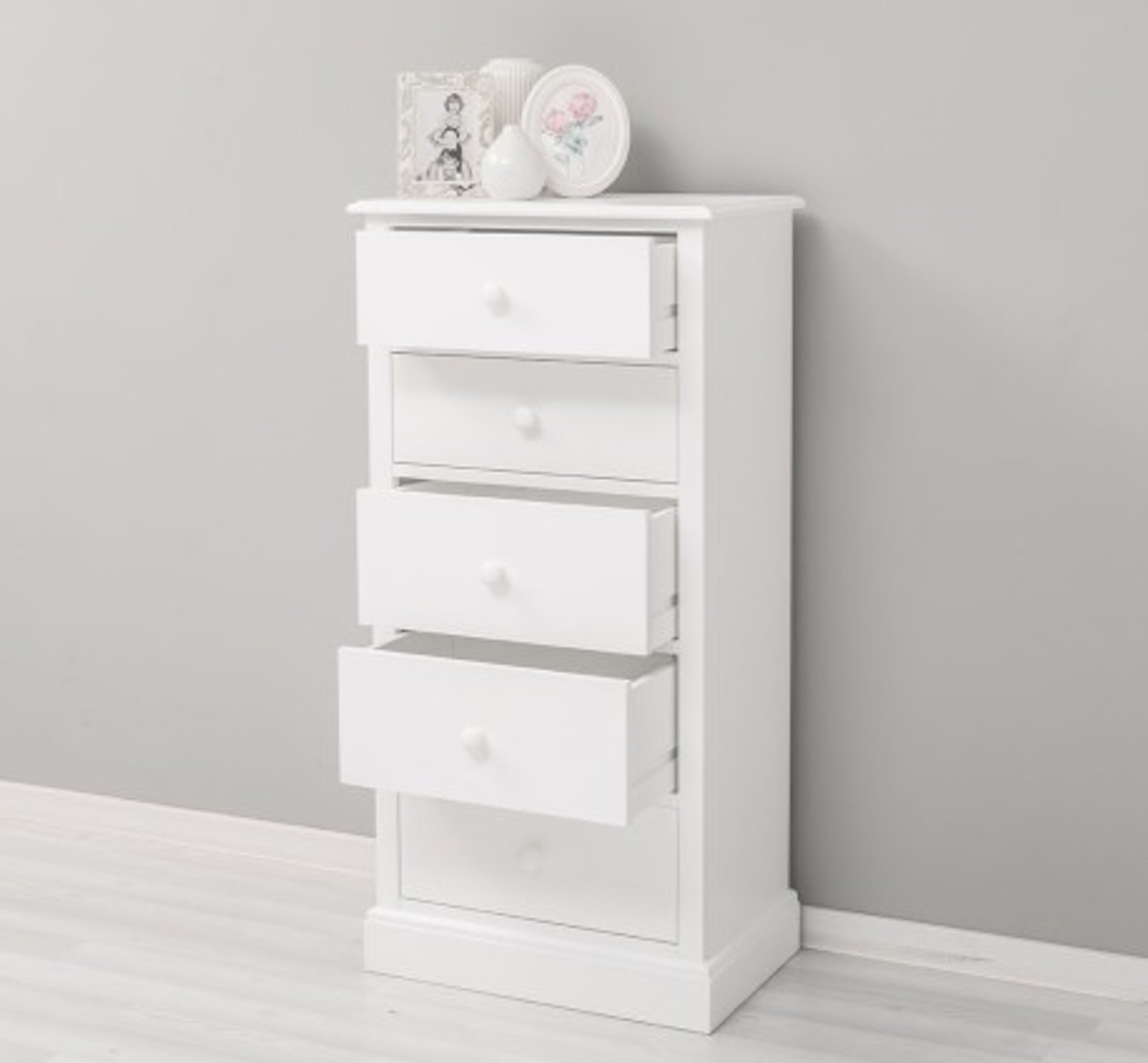 Casa Padrino Commode style campagne blanc avec 5 tiroirs, 61 x 38 x 123 cm Casa Padrino Commode style campagne blanc avec 5 tiroirs, 61 x 38 x 123 cm
