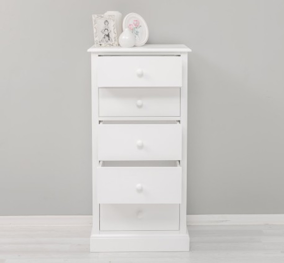 Casa Padrino Commode style campagne blanc avec 5 tiroirs, 61 x 38 x 123 cm Casa Padrino Commode style campagne blanc avec 5 tiroirs, 61 x 38 x 123 cm