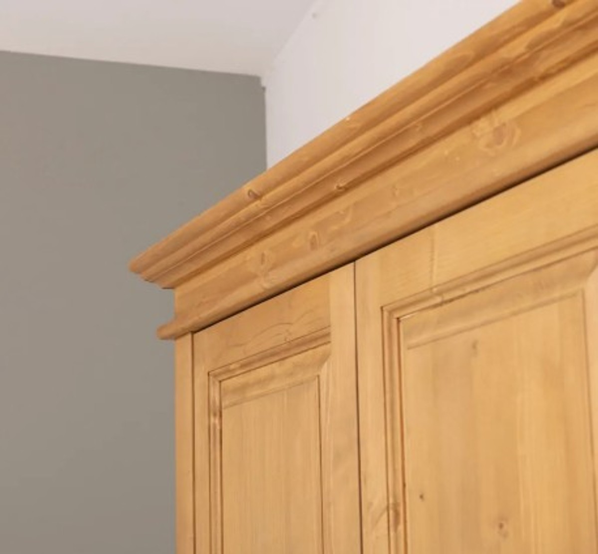 Casa Padrino Armadio stile country marrone antico cerato con 4 ante e 4 cassetti, 232 x 59 x 197 cm Casa Padrino Armadio stile country marrone antico cerato con 4 ante e 4 cassetti, 232 x 59 x 197 cm