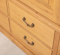 Casa Padrino Armadio stile country marrone antico cerato con 4 ante e 4 cassetti, 232 x 59 x 197 cm Casa Padrino Armadio stile country marrone antico cerato con 4 ante e 4 cassetti, 232 x 59 x 197 cm