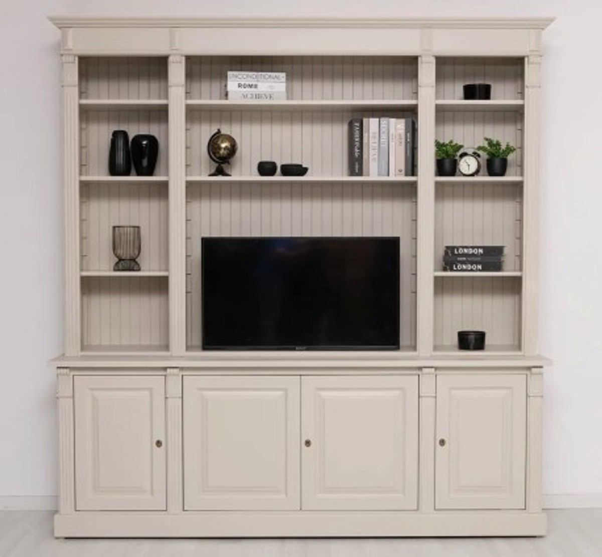 Casa Padrino Mobile TV stile country crema Waterloo, 223 x 51 x 228 cm Casa Padrino Mobile TV stile country crema Waterloo, 223 x 51 x 228 cm
