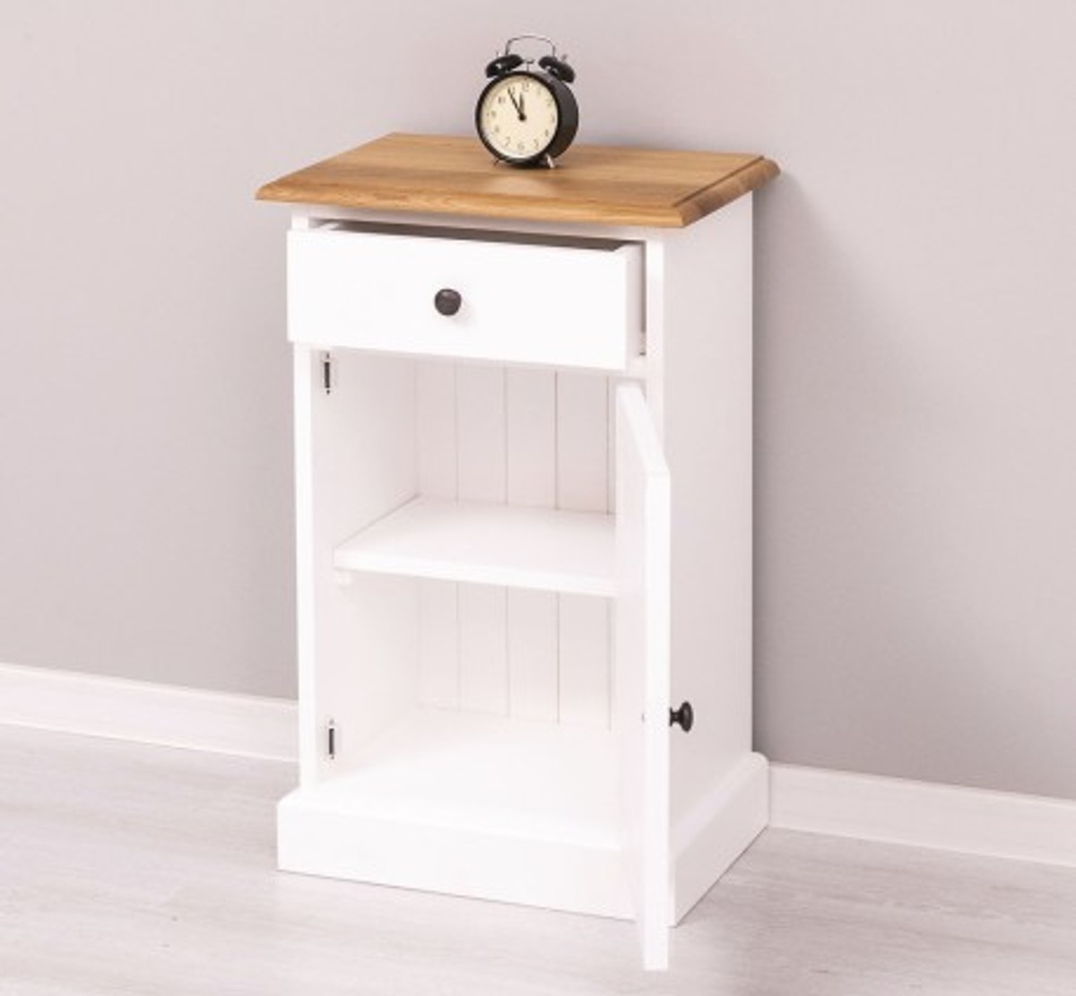 Casa Padrino Table de chevet style campagne avec 1 porte, 1 tiroir et plateau en chêne, 47 x 32 x 74 cm Casa Padrino Table de chevet style campagne avec 1 porte, 1 tiroir et plateau en chêne, 47 x 32 x 74 cm