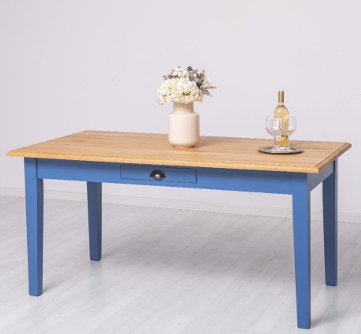 Casa Padrino Mesa de comedor estilo rústico con tablero de roble, 160 x 90 x 78 cm Casa Padrino Mesa de comedor estilo rústico con tablero de roble, 160 x 90 x 78 cm