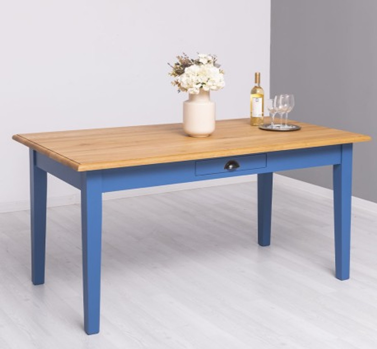 Casa Padrino Mesa de comedor estilo rústico con tablero de roble, 160 x 90 x 78 cm Casa Padrino Mesa de comedor estilo rústico con tablero de roble, 160 x 90 x 78 cm