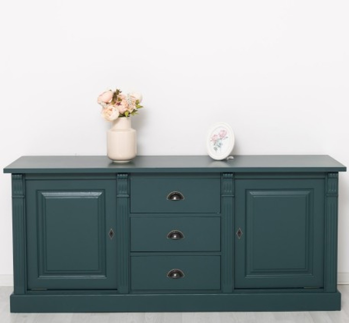 Casa Padrino Sideboard im Landhausstil mit 2 Türen und 3 Schubladen, 179 x 51 x 78 cm Casa Padrino Sideboard im Landhausstil mit 2 Türen und 3 Schubladen, 179 x 51 x 78 cm