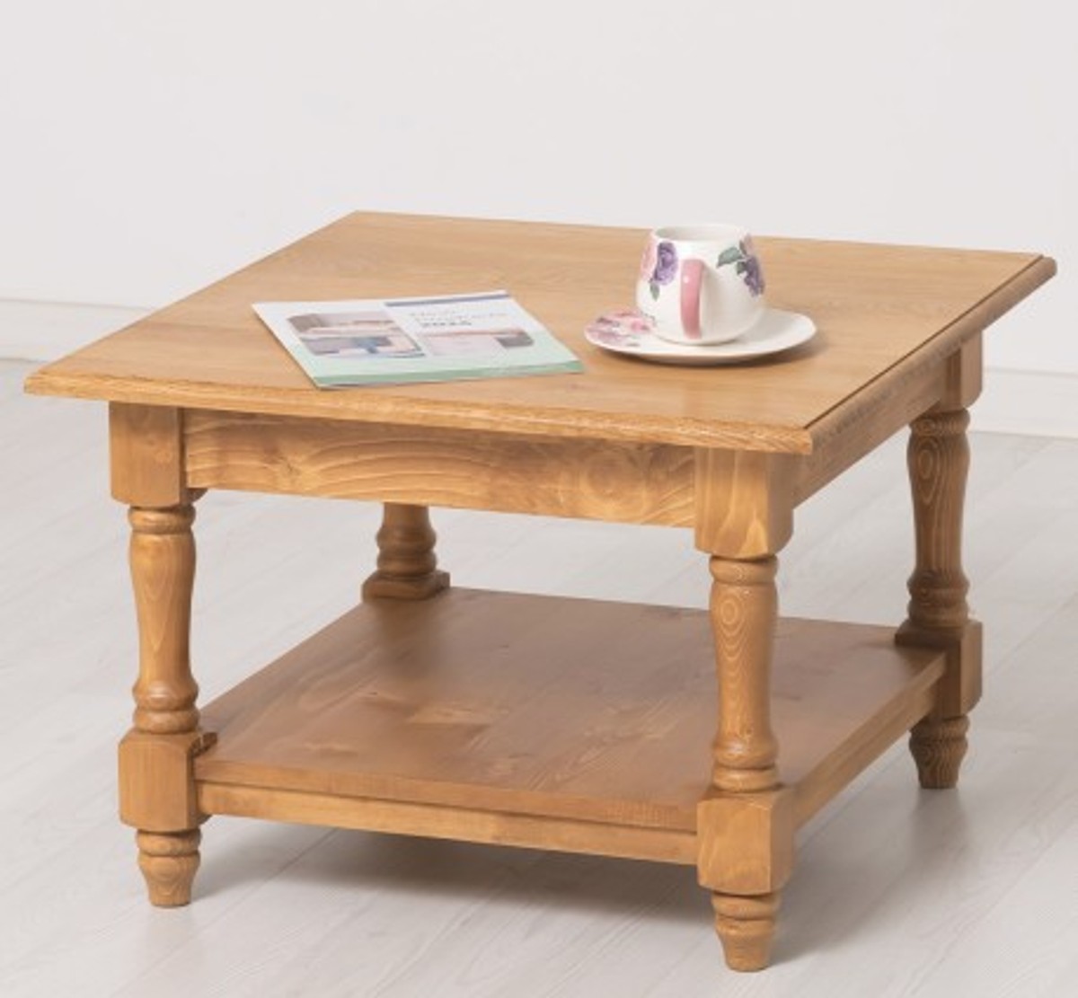 Casa Padrino Mesa de centro estilo rústico con tablero de roble, 65 x 65 x 45 cm Casa Padrino Mesa de centro estilo rústico con tablero de roble, 65 x 65 x 45 cm
