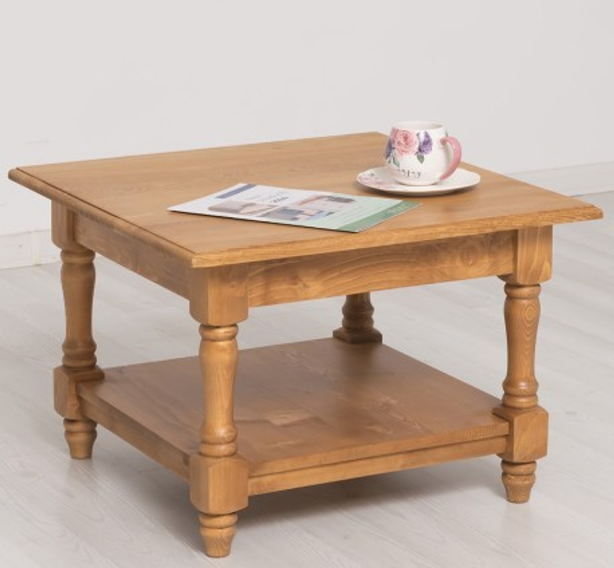 Casa Padrino Mesa de centro estilo rústico con tablero de roble, 65 x 65 x 45 cm Casa Padrino Mesa de centro estilo rústico con tablero de roble, 65 x 65 x 45 cm