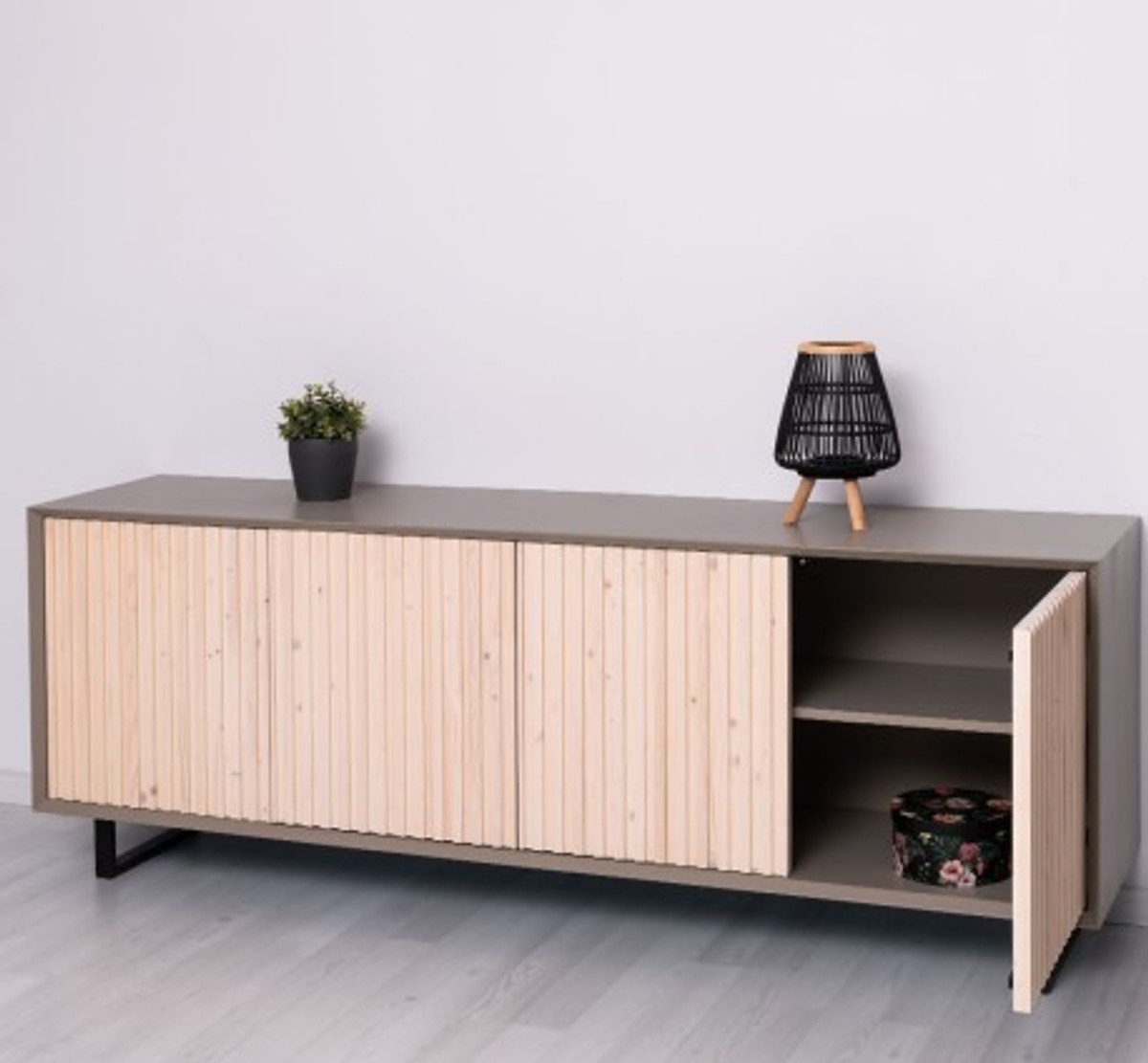 Casa Padrino Cassettiera stile country con 4 ante, 214 x 50 x 78 cm Casa Padrino Cassettiera stile country con 4 ante, 214 x 50 x 78 cm