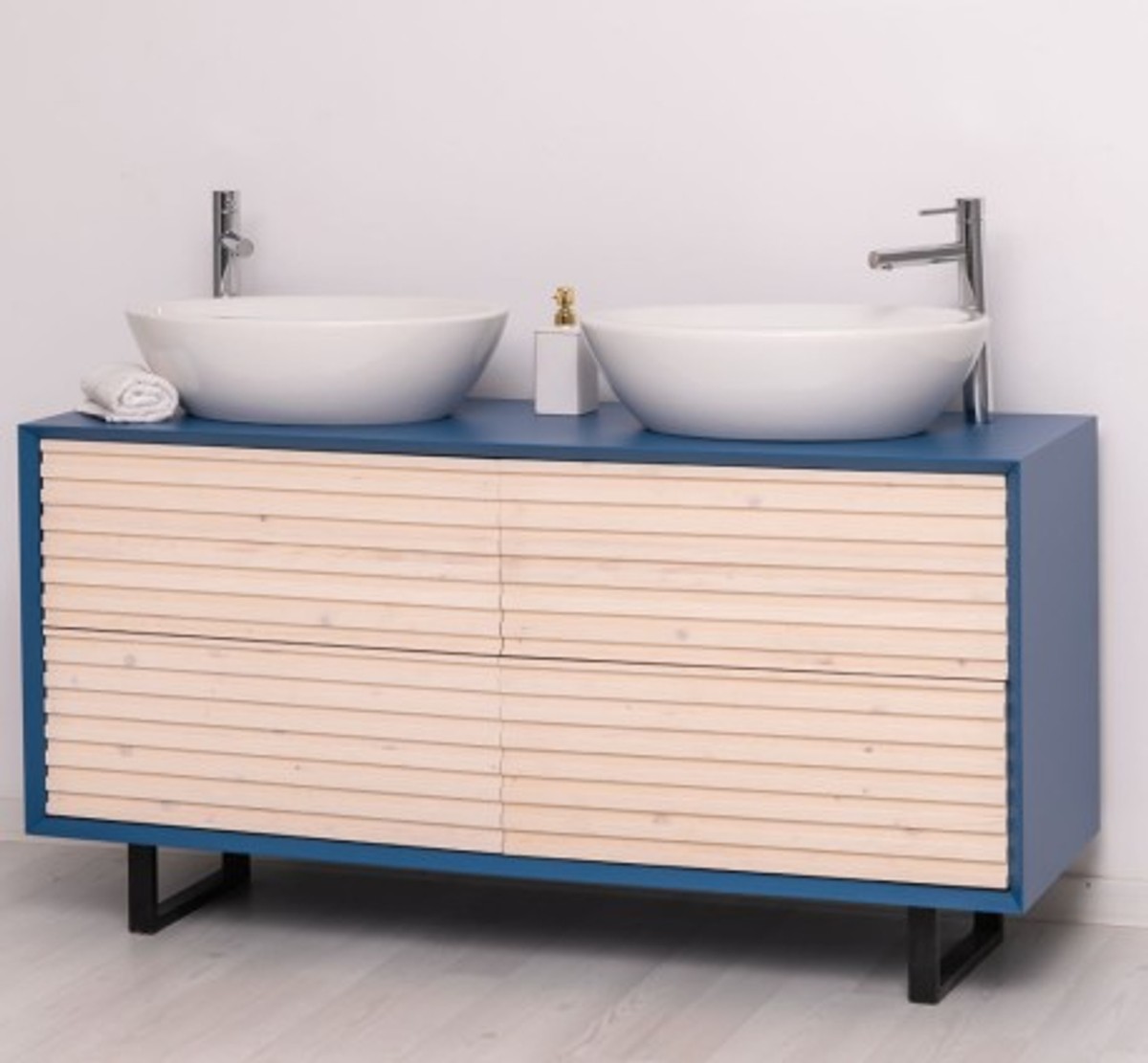 Casa Padrino Waschtisch im Landhausstil mit 4 Schubladen, 150 x 50 x 76 cm Casa Padrino Waschtisch im Landhausstil mit 4 Schubladen, 150 x 50 x 76 cm