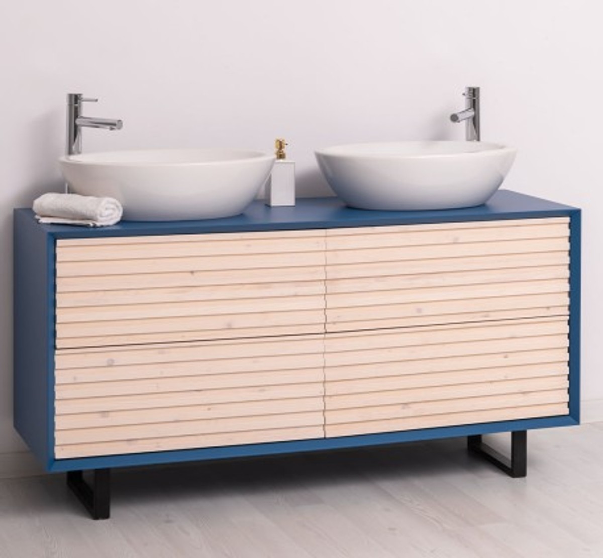 Casa Padrino Waschtisch im Landhausstil mit 4 Schubladen, 150 x 50 x 76 cm Casa Padrino Waschtisch im Landhausstil mit 4 Schubladen, 150 x 50 x 76 cm