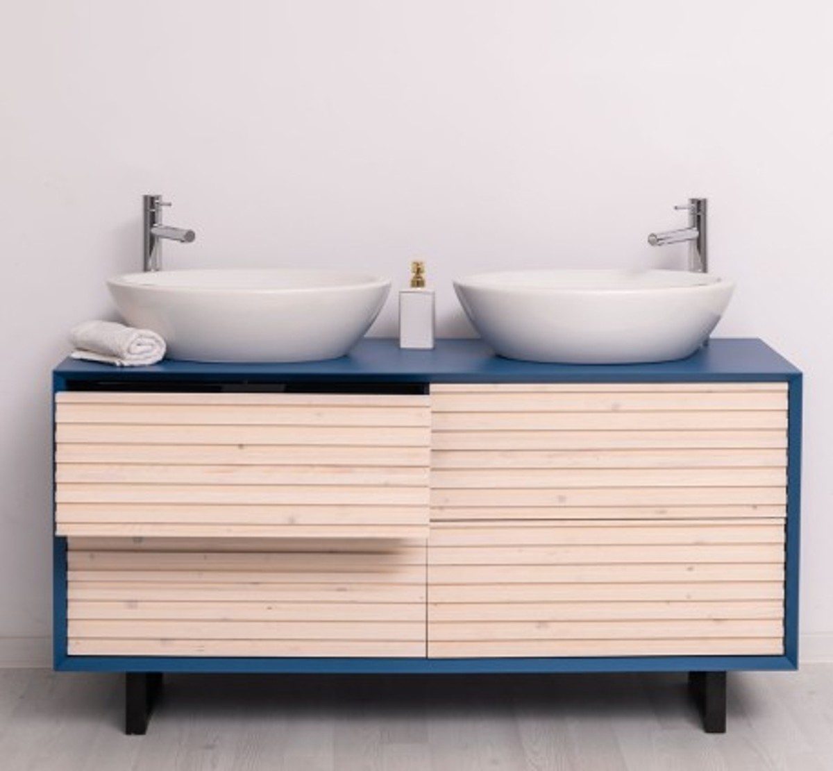 Casa Padrino Waschtisch im Landhausstil mit 4 Schubladen, 150 x 50 x 76 cm Casa Padrino Waschtisch im Landhausstil mit 4 Schubladen, 150 x 50 x 76 cm