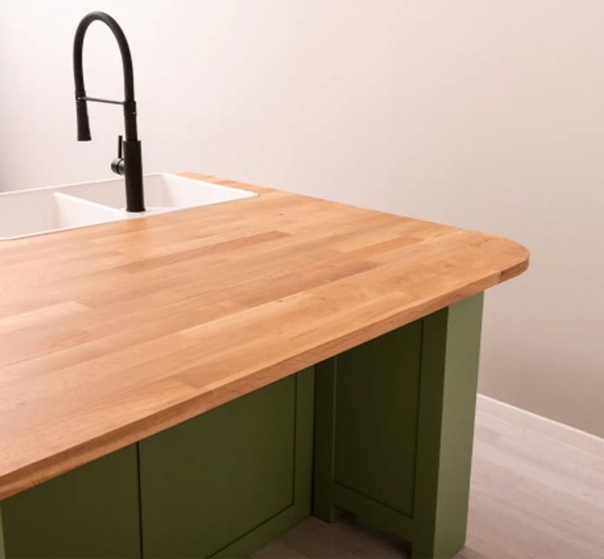 Casa Padrino Kitchen Cabinet Country Style with oak top, 208 x 140 x 90 cm Casa Padrino Kitchen Cabinet Country Style with oak top, 208 x 140 x 90 cm