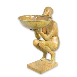 Casa Padrino Scultura in Bronzo Art Déco di Lusso Donna Inginocchiata con Coppa Bronzo / Ocra / Verde 63 x 100 x H. 126 cm - Fontana in Bronzo - Abbeveratoio per Uccelli - Decorazione da Giardino e Terrazza