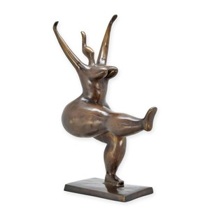 Casa Padrino Luxury Bronze Sculpture Modern Dancer Bronze / Brown 48 x 29 x H. 72 cm - Large Bronze Sculpture - Decorative Figure - Modern Living Room Decor Casa Padrino Luxury Bronze Sculpture Modern Dancer Bronze / Brown 48 x 29 x H. 72 cm - Large Bronze Sculpture - Decorative Figure - Modern Living Room Decor