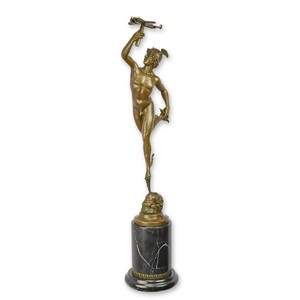 Casa Padrino Luxus Bronzefigur Merkur mit Flugzeug Bronze / Schwarz 15,1 x 24,5 x H. 71,8 cm - Bronze Skulptur mit Marmorsockel - Merkur Deko Figur - Luftfahrt Deko
