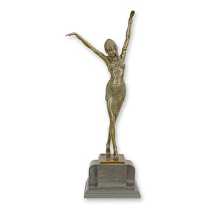 Casa Padrino Luxus Art Deco Bronzefigur Ägyptische Tänzerin mit erhobenen Armen Bronze / Braun / Schwarz 12,1 x 23,1 x H. 55 cm - Bronze Skulptur mit Marmorsockel - Ägypten Deko - Tänzerin Deko Figur