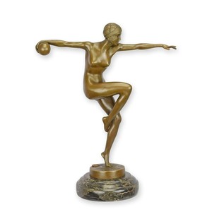 Casa Padrino Luxus Art Deco Bronzefigur Tänzerin mit Ball Bronze / Schwarz 12,5 x 27 x H. 34 cm - Bronze Skulptur mit Marmorsockel - Tänzerin Deko Figur - Art Deco Deko