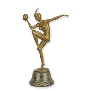 Casa Padrino Luxus Art Deco Bronzefigur Tänzerin Stella mit Kugel Bronze / Schwarz 13 x 21,5 x H. 39,1 cm - Bronze Skulptur mit Marmorsockel - Tänzerin Deko Figur - Art Deco Deko