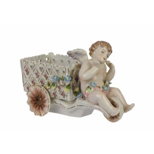 Casa Padrino Putto con Carrito Florido de Porcelana de Lujo Blanco / Rosa / Oro 8,8 x 16,6 x H. 10,8 cm - Figura de Ángel - Decoración de Mesa Barroca Casa Padrino Putto con Carrito Florido de Porcelana de Lujo Blanco / Rosa / Oro 8,8 x 16,6 x H. 10,8 cm - Figura de Ángel - Decoración de Mesa Barroca