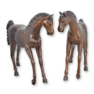 Casa Padrino Luxury Bronze Sculptures Set Two Horses Bronze / Brown 145 x H. 119 cm - Life-Size Bronze Figures - Large Decorative Figures Casa Padrino Luxury Bronze Sculptures Set Two Horses Bronze / Brown 145 x H. 119 cm - Life-Size Bronze Figures - Large Decorative Figures