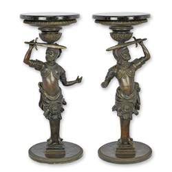 Casa Padrino Set di Tavolini di Lusso Guerriero Bronzo / Nero Ø 31 x H. 76,5 cm - Tavolini Rotondi in Bronzo con Piano in Marmo - Mobili di Lusso Casa Padrino Set di Tavolini di Lusso Guerriero Bronzo / Nero Ø 31 x H. 76,5 cm - Tavolini Rotondi in Bronzo con Piano in Marmo - Mobili di Lusso
