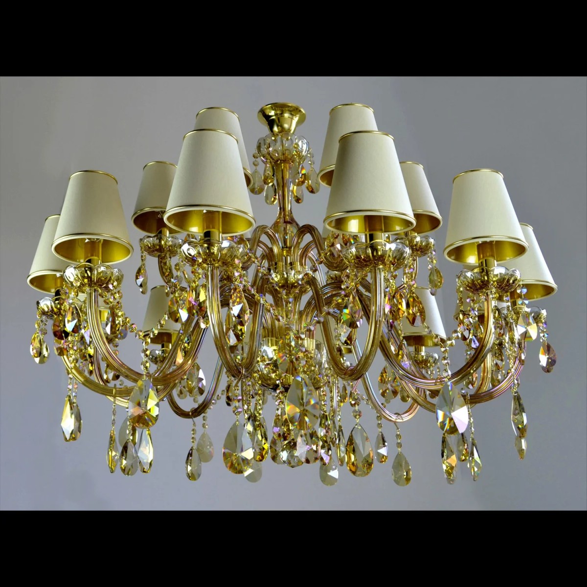 Casa Padrino Luxury Baroque Crystal Chandelier Gold Ø 100 x H. 85 cm - Magnificent Brass Chandelier with Bohemian Crystal Glass - Baroque Furniture - Noble & Magnificent Casa Padrino Luxury Baroque Crystal Chandelier Gold Ø 100 x H. 85 cm - Magnificent Brass Chandelier with Bohemian Crystal Glass - Baroque Furniture - Noble & Magnificent