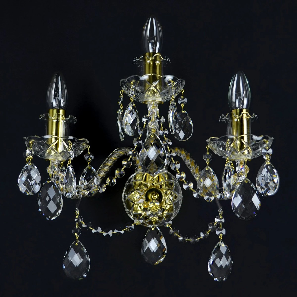 Casa Padrino Applique murale en cristal baroque de luxe Or 39 x 18 x H. 40 cm - Somptueuse Applique murale en laiton avec cristal de Bohême - Meubles baroques - Noble & somptueux Casa Padrino Applique murale en cristal baroque de luxe Or 39 x 18 x H. 40 cm - Somptueuse Applique murale en laiton avec cristal de Bohême - Meubles baroques - Noble & somptueux