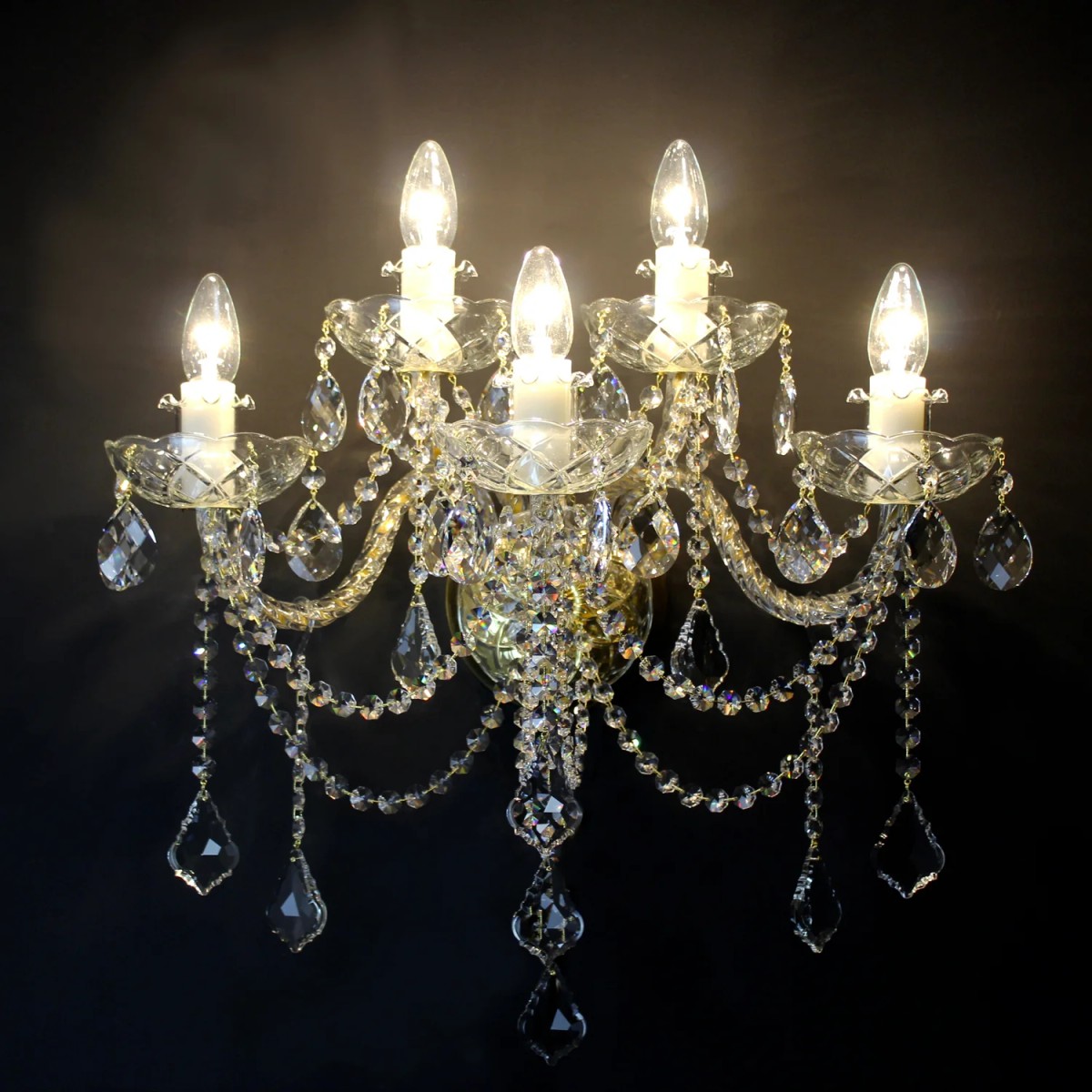 Casa Padrino Applique murale en cristal baroque de luxe Or 50 x 32 x H. 55 cm - Somptueuse Applique murale en laiton avec cristal de Bohême - Meubles baroques - Noble & somptueux Casa Padrino Applique murale en cristal baroque de luxe Or 50 x 32 x H. 55 cm - Somptueuse Applique murale en laiton avec cristal de Bohême - Meubles baroques - Noble & somptueux