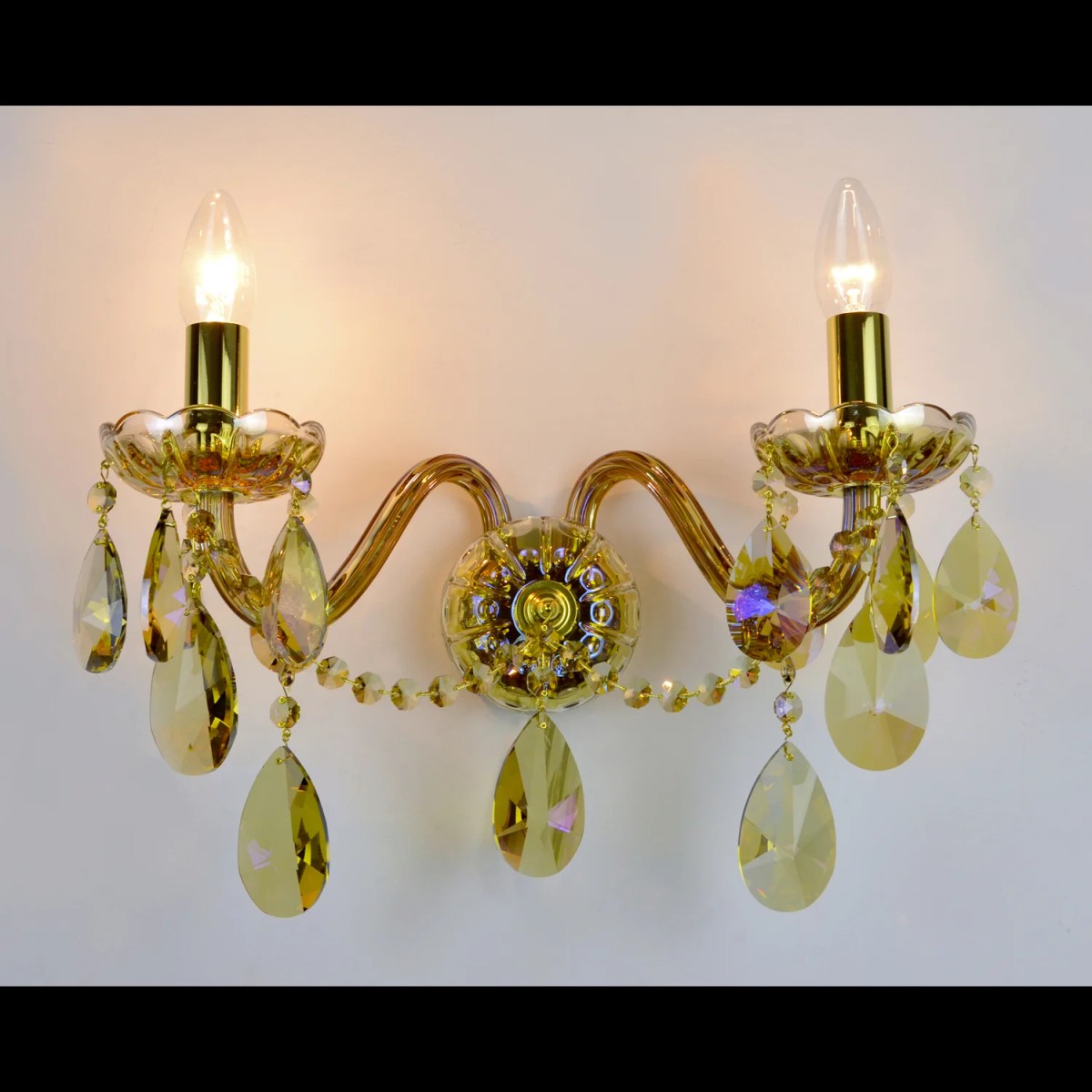 Casa Padrino Lampada da parete in cristallo barocco di lusso Oro 38 x 20 x H. 25 cm - Sontuosa Lampada da parete in ottone con cristallo di Boemia - Mobili barocchi - Nobile e sontuoso Casa Padrino Lampada da parete in cristallo barocco di lusso Oro 38 x 20 x H. 25 cm - Sontuosa Lampada da parete in ottone con cristallo di Boemia - Mobili barocchi - Nobile e sontuoso