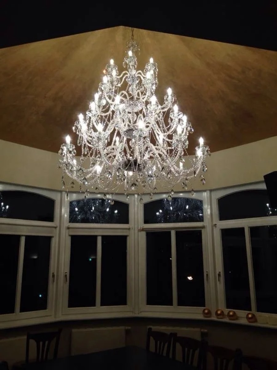 Casa Padrino Lustre en cristal baroque de luxe Argent Ø 130 x H. 170 cm - Somptueuse Lustre en laiton avec cristal de Bohême - Meubles baroques - Noble & somptueux Casa Padrino Lustre en cristal baroque de luxe Argent Ø 130 x H. 170 cm - Somptueuse Lustre en laiton avec cristal de Bohême - Meubles baroques - Noble & somptueux