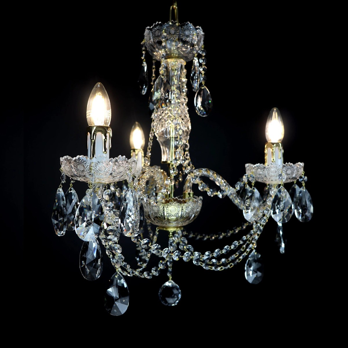 Casa Padrino Lampada da parete in cristallo barocco di lusso Oro 38 x 20 x H. 37 cm - Sontuosa Lampada da parete in ottone con cristallo di Boemia - Mobili barocchi - Nobile e sontuoso Casa Padrino Lampada da parete in cristallo barocco di lusso Oro 38 x 20 x H. 37 cm - Sontuosa Lampada da parete in ottone con cristallo di Boemia - Mobili barocchi - Nobile e sontuoso
