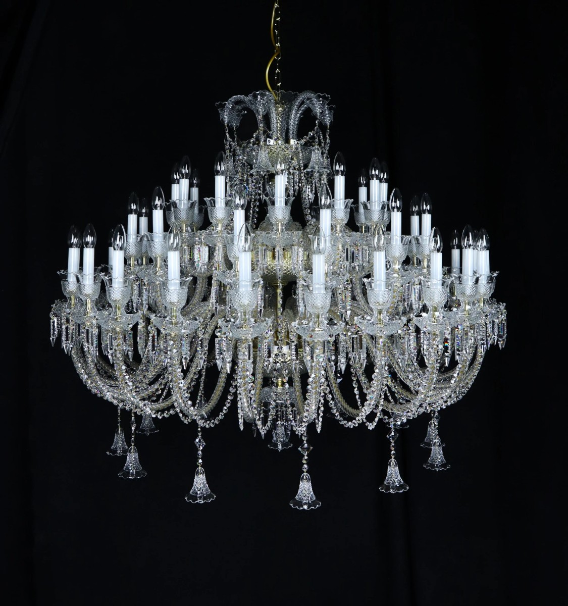 Casa Padrino Lampadario in cristallo barocco di lusso Oro Ø 140 x H. 110 cm - Sontuosa Lampadario in ottone con cristallo di Boemia - Mobili barocchi - Nobile e sontuoso Casa Padrino Lampadario in cristallo barocco di lusso Oro Ø 140 x H. 110 cm - Sontuosa Lampadario in ottone con cristallo di Boemia - Mobili barocchi - Nobile e sontuoso