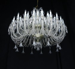 Casa Padrino Lampadario in cristallo barocco di lusso Oro Ø 140 x H. 110 cm - Sontuosa Lampadario in ottone con cristallo di Boemia - Mobili barocchi - Nobile e sontuoso Casa Padrino Lampadario in cristallo barocco di lusso Oro Ø 140 x H. 110 cm - Sontuosa Lampadario in ottone con cristallo di Boemia - Mobili barocchi - Nobile e sontuoso