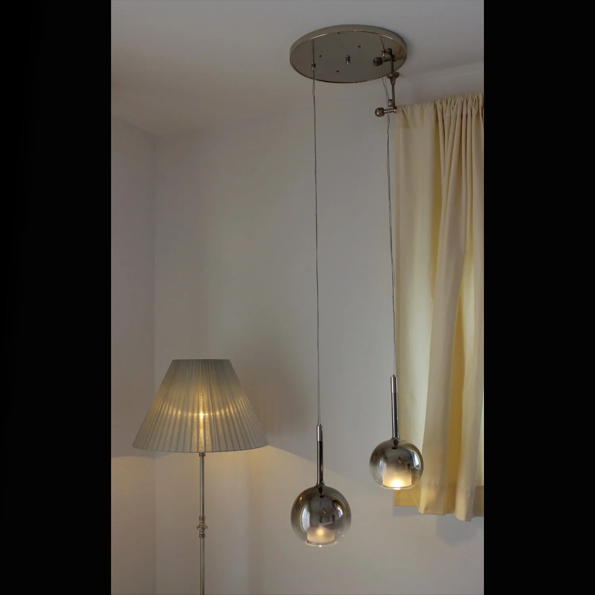Casa Padrino Lampadario in cristallo di lusso Argento Ø 40 x H. 150 cm - Sontuosa Lampadario in ottone con cristallo di Boemia - Mobili barocchi - Nobile e sontuoso Casa Padrino Lampadario in cristallo di lusso Argento Ø 40 x H. 150 cm - Sontuosa Lampadario in ottone con cristallo di Boemia - Mobili barocchi - Nobile e sontuoso