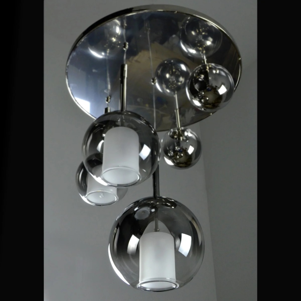 Casa Padrino Lámpara de araña de cristal de lujo Plata Ø 60 x H. 70 cm - Suntuosa Lámpara de araña de latón con cristal de Bohemia - Muebles barrocos - Noble y suntuosa Casa Padrino Lámpara de araña de cristal de lujo Plata Ø 60 x H. 70 cm - Suntuosa Lámpara de araña de latón con cristal de Bohemia - Muebles barrocos - Noble y suntuosa