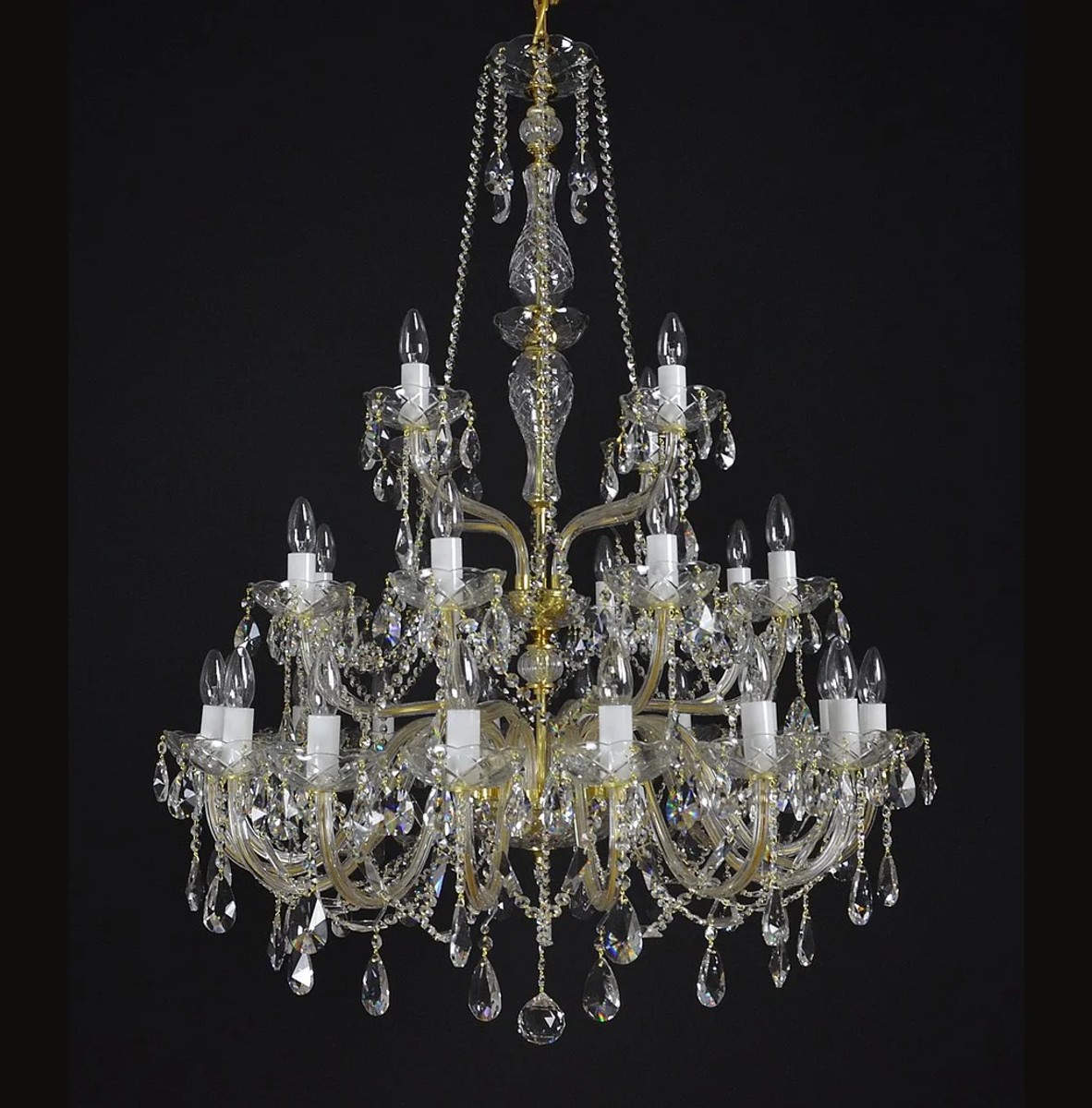 Casa Padrino Lámpara de araña de cristal barroco de lujo Oro Ø 95 x H. 105 cm - Suntuosa Lámpara de araña de latón con cristal de Bohemia - Muebles barrocos - Noble y suntuosa Casa Padrino Lámpara de araña de cristal barroco de lujo Oro Ø 95 x H. 105 cm - Suntuosa Lámpara de araña de latón con cristal de Bohemia - Muebles barrocos - Noble y suntuosa