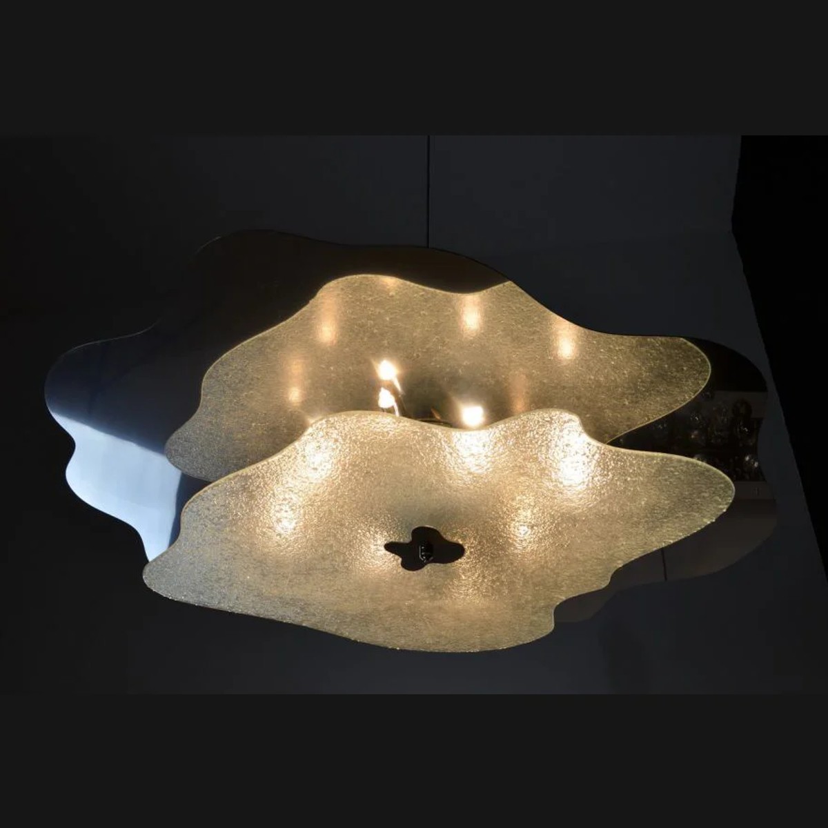Casa Padrino Luxus Kristall Deckenleuchte Silber Ø 105 x H. 20 cm - Prunkvolle Messing Deckenleuchte mit böhmischem Kristallglas - Barock Möbel - Edel & Prunkvoll Casa Padrino Luxus Kristall Deckenleuchte Silber Ø 105 x H. 20 cm - Prunkvolle Messing Deckenleuchte mit böhmischem Kristallglas - Barock Möbel - Edel & Prunkvoll