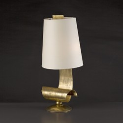 Casa Padrino Lámpara de mesa de lujo Oro antiguo Ø 40 x Al. 88 cm - Lámpara de mesa artesanal de hierro forjado con volutas - Colección de lujo - Noble y suntuoso Casa Padrino Lámpara de mesa de lujo Oro antiguo Ø 40 x Al. 88 cm - Lámpara de mesa artesanal de hierro forjado con volutas - Colección de lujo - Noble y suntuoso