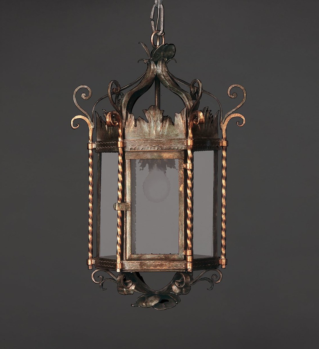 Casa Padrino Lámpara colgante Farol de lujo Oro Ø 38 x Al. 60 cm - Farol artesanal de hierro forjado - Colección de lujo - Noble y suntuoso Casa Padrino Lámpara colgante Farol de lujo Oro Ø 38 x Al. 60 cm - Farol artesanal de hierro forjado - Colección de lujo - Noble y suntuoso